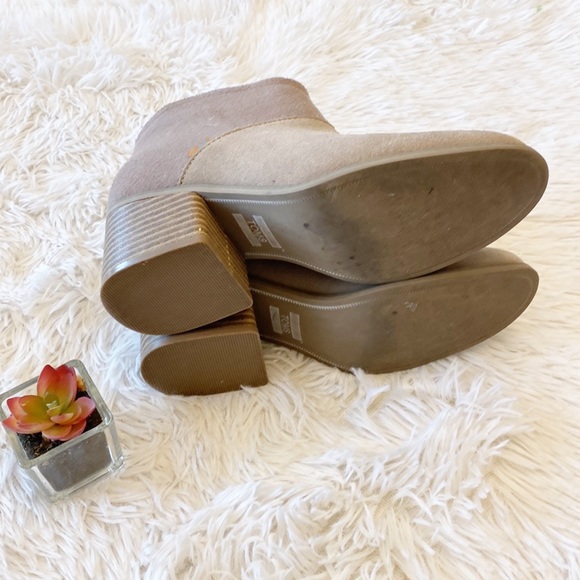 TOMS Lacy Taupe Suede Leather Heel Ankle Bootie Women’s 7 - Picture 7 of 9